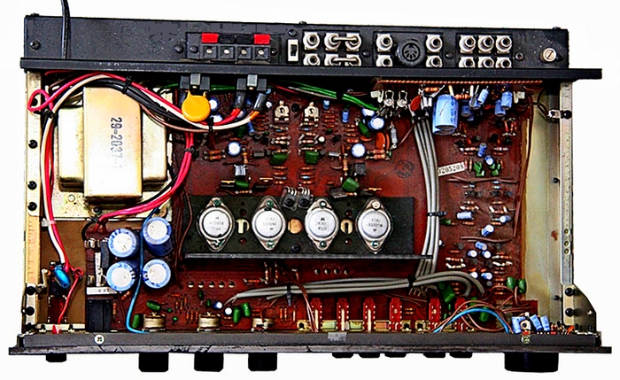 NAD 3020 Integrated Amplifier